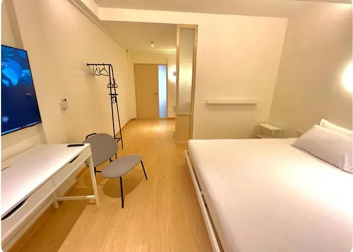 Apartment Slaap36 5br With Parking, Walk To Bts Ari *