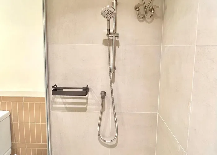 Apartment Slaap36 5br With Parking, Walk To Bts Ari