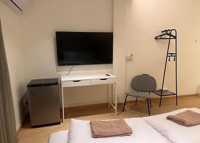 Slaap36 5br With Parking, Walk To Bts Ari * Bangkok